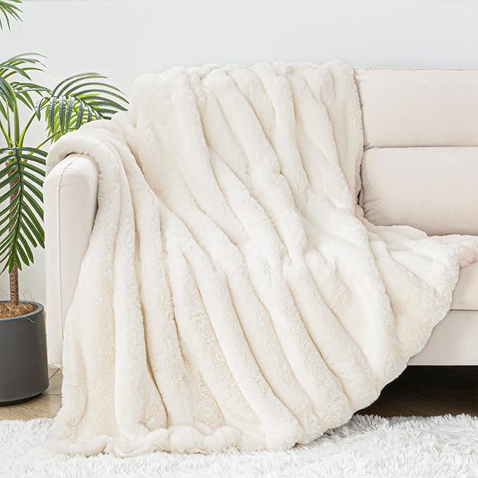 Touchat Luxury Faux Rabbit Fur Throw Blanket Twin Size for Couch,Super Heavy Warm Cozy Blanket for Sofa Bedroom Living Room,Ultra Soft Fluffy Reversible Plush Blanket for Home Decor Gifts,Cream White