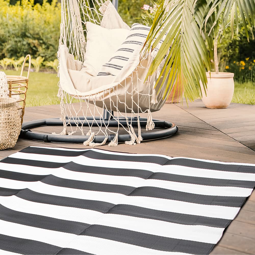 Pcinfuns Plastic Straw Rug,6'x9' Outdoor Waterproof Patio Rugs Foldable Reversible Camping Mat for Rv, Deck, Porch, Picnic, Beach, Balcony,Black & White