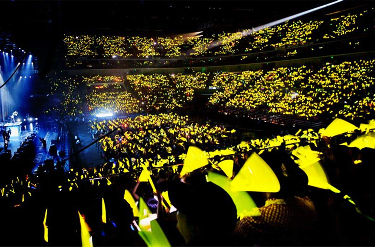 Glow Fever Glow Sticks Bulk 100ct Premium Glow In The Dark Light Up with Lanyards, For Party Supplies, Party Favors, Birthday, Halloween, Super Bright, Lasts Up to 12 hrs