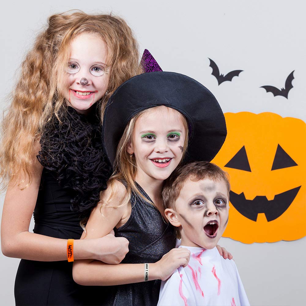 FEPITO 35 Pcs Halloween Wristband Silicone Wristbands 7 Classic Halloween Patterns Rubber Band Bracelets Halloween Trick or Treat Giveaways,Halloween Goodie Bag Fillers