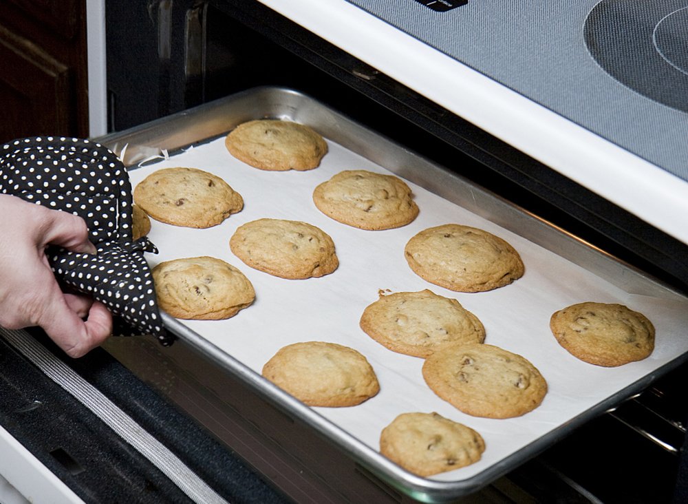 HaWare Baking Tray Set of 4, Stainless Steel Oven Cookie Sheet –Rimmed Pan Baking Sets -Healthy & Non Toxic, Easy Clean & Dishwasher Safe (Large Size)