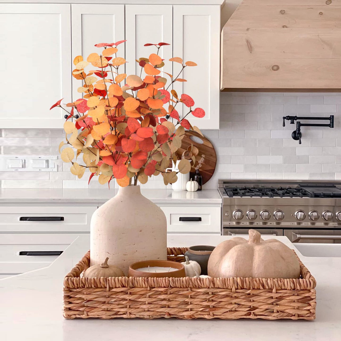 Beferr 5 Pcs Autumn Artificial Eucalyptus Stems Leaves Autumn Decoration for Home Faux Eucalyptus Autumn Artificial Flowers for Fall Decor Table Centerpieces Thanksgiving Wedding Party Halloween Decor
