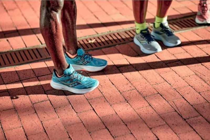 Saucony Men's Multi-Pack Bolt Performance Comfort Fit No-Show Socks, Black (6 Pairs), Shoe Size: 8-12