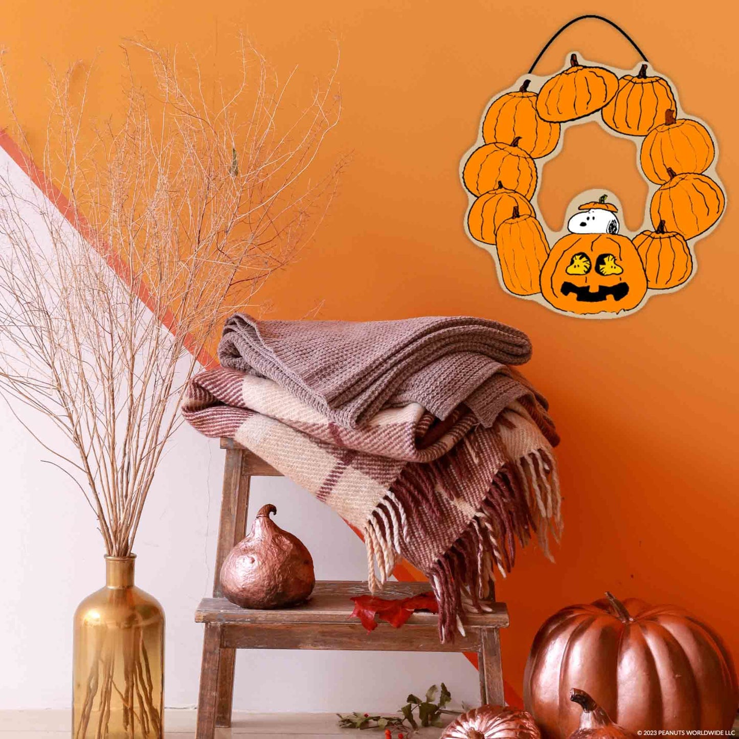 Peanuts Snoopy Jack-O-Lantern Halloween Wreath Hanging Wood Wall Decor - Fun Snoopy Halloween Sign for Home