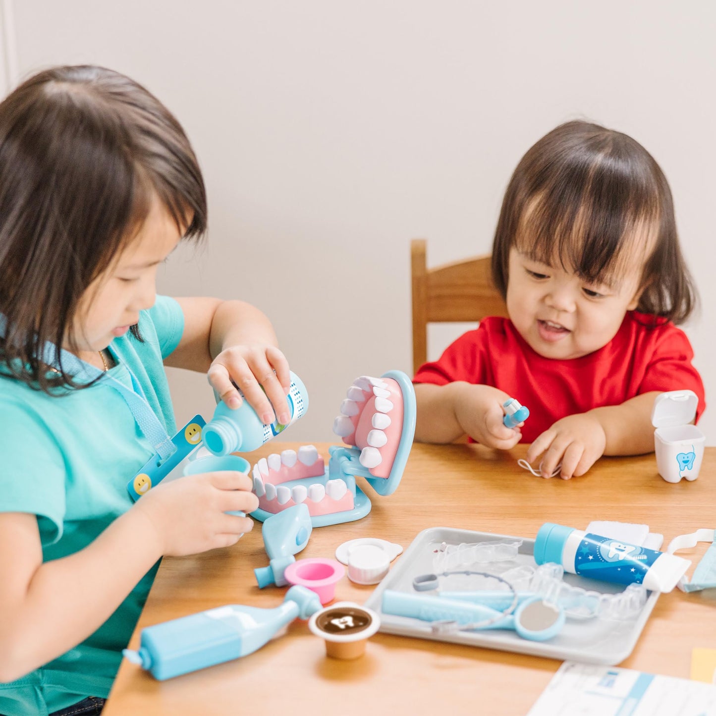 Melissa & Doug Smile Dentist Kit for Kids Role Play Toys for 3+ Year Old Girls, Educational Toys for 3 Year Old Boys, Montessori Toys Age 3