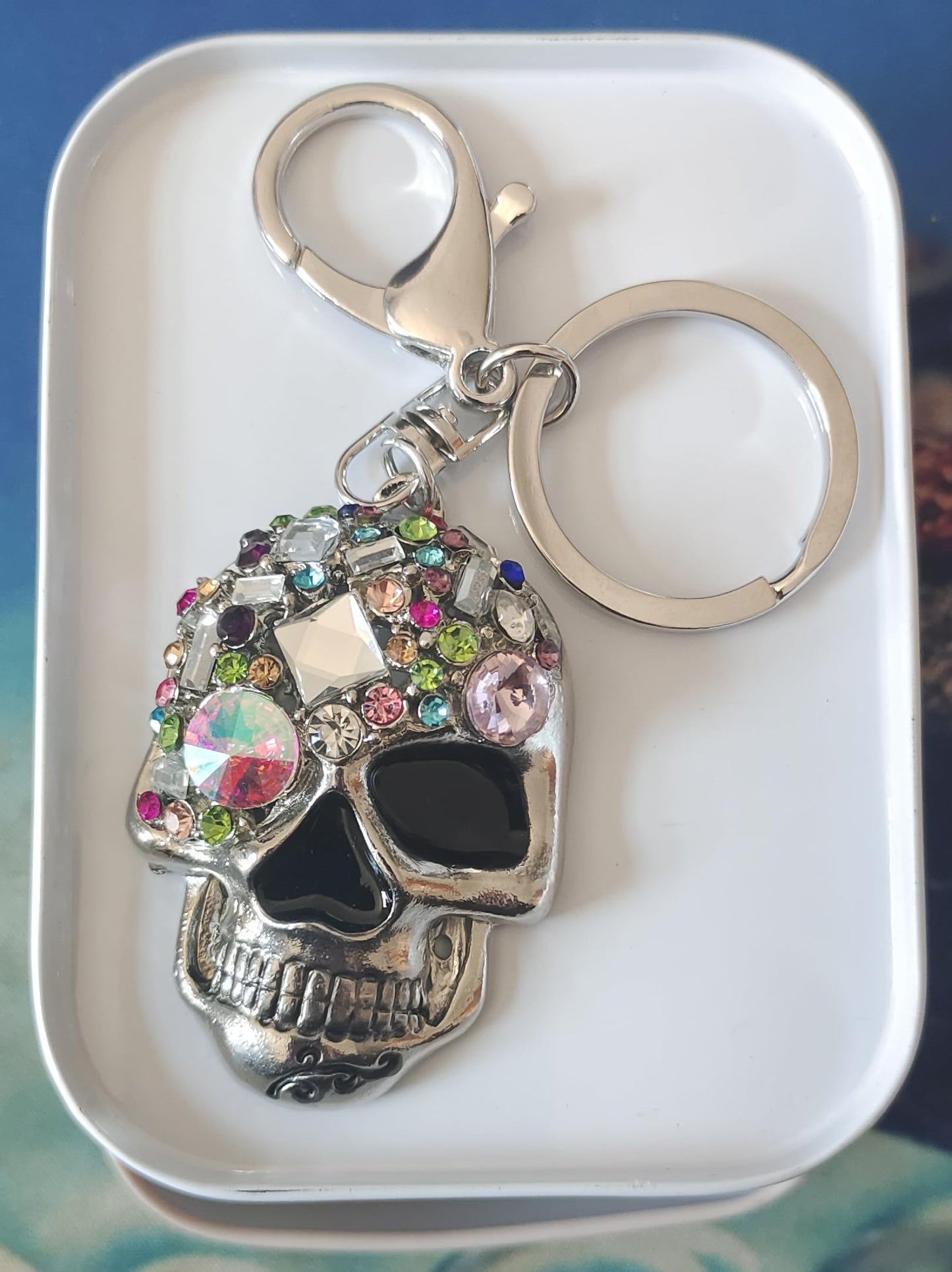 JIAHATE Skull Keychains for Women,Inlaid Multicolor Rhinestone Skull Key CharmTrendy and Punk Style Skeleton Head Key Chain Unisex Gift