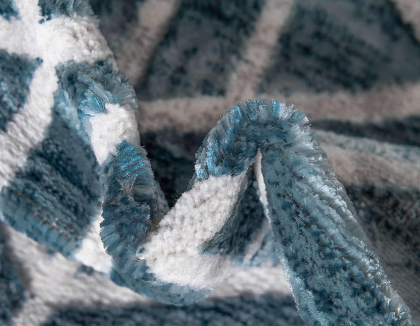Unique Loom Matrix Trellis Collection Area Rug - Motif (3' 3" Round, Blue/ Ivory)