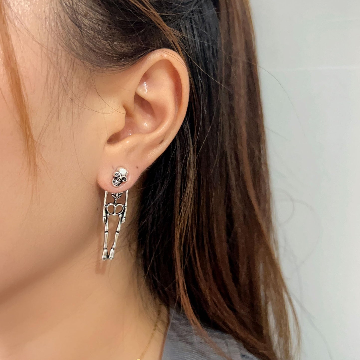 Punk Halloween Earrings for Women, Spooky Skull Skeleton Dangle Earrings for Women,Bloody Knife Drop Earring,Scary Halloween Party Earring for Halloween Accessories (Ear studs - Skeleton)