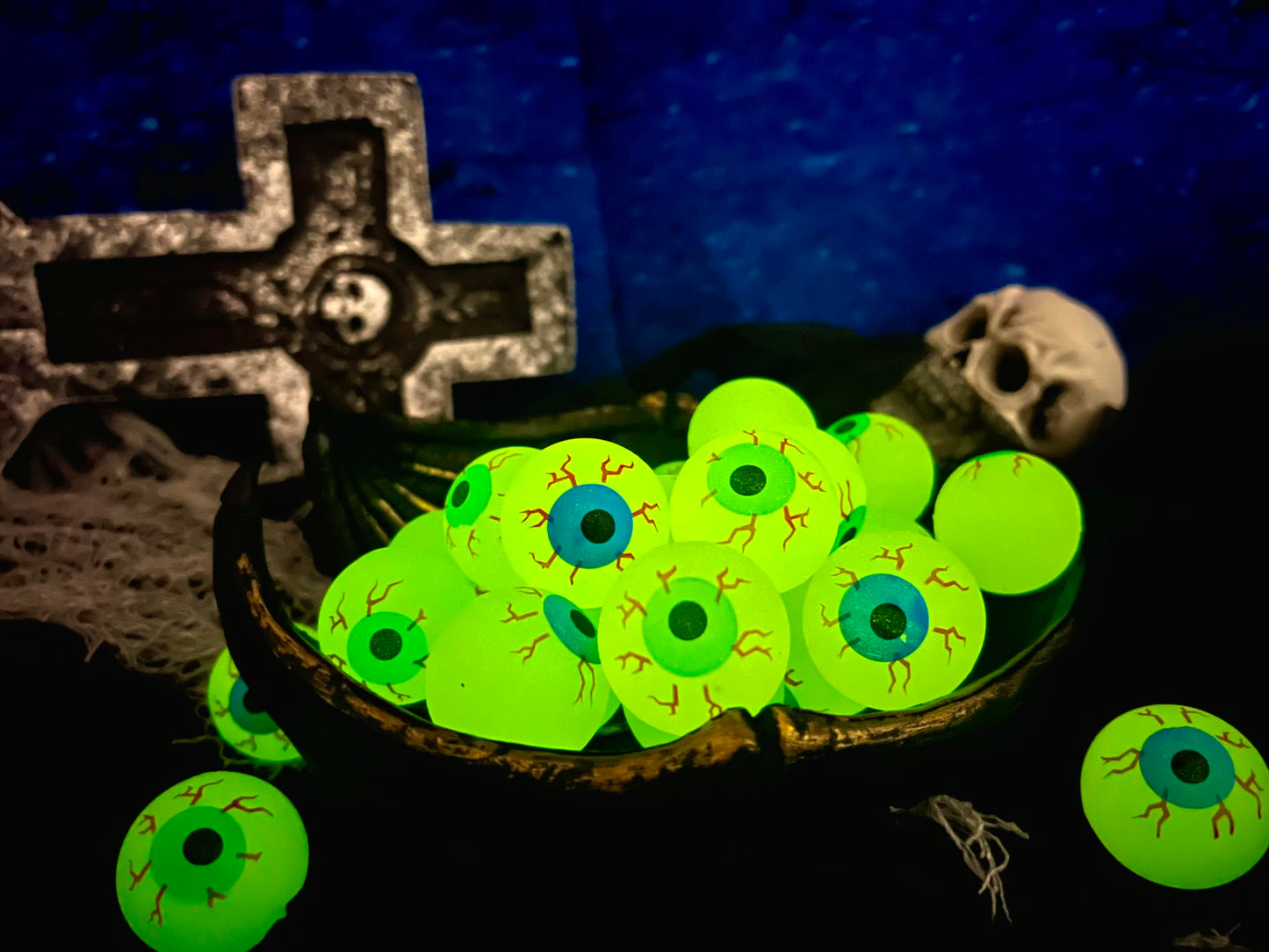 GiftExpress 24ct, 32MM Glow in The Dark Eyeball/Glow in The Dark Bouncy Ball/Halloween Supplies/Halloween Treats/Halloween Toys/Toy Eyeball (24 pc Eyeball)