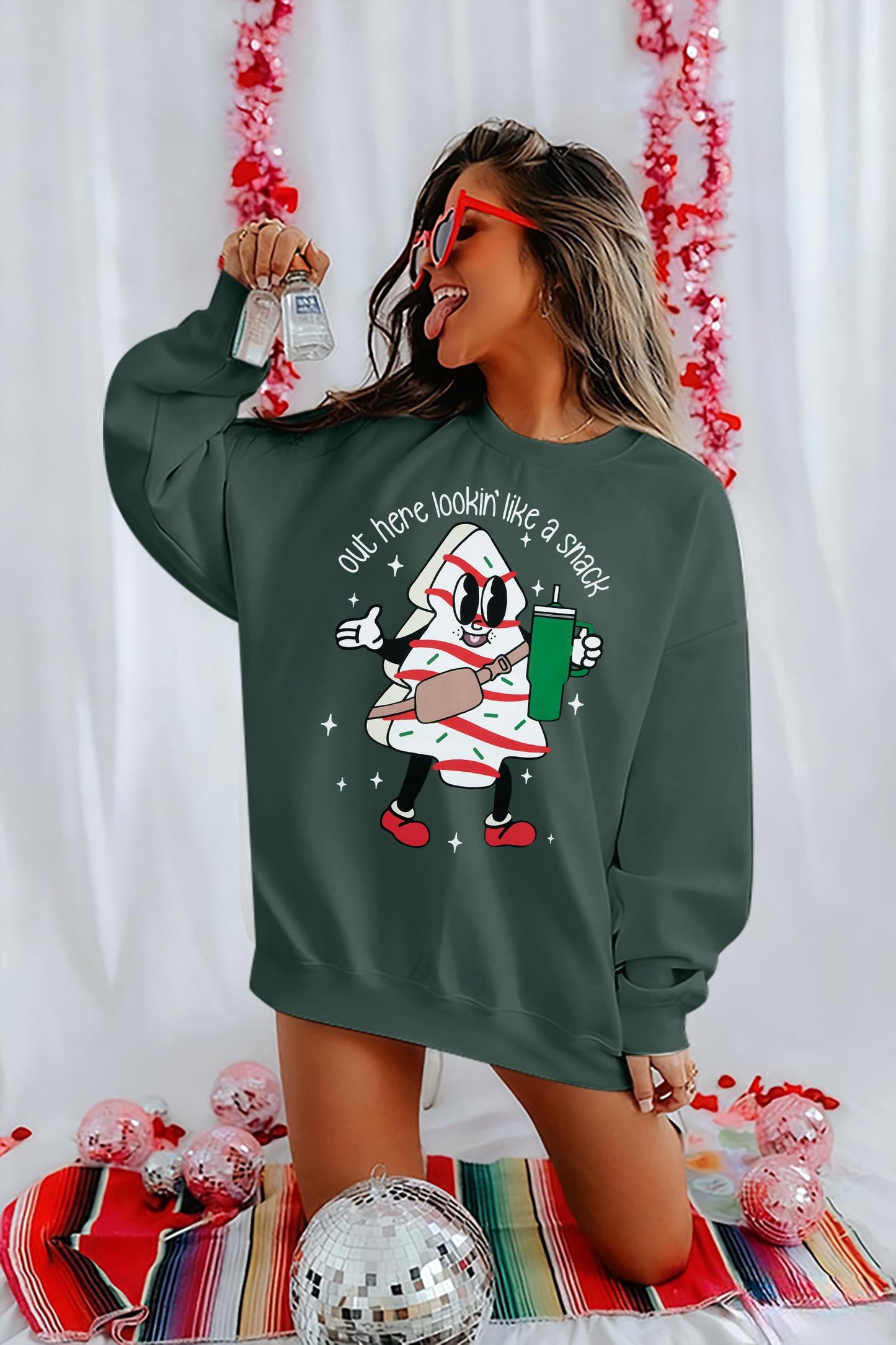 FASHGL Christmas Sweatshirt Women Out Here Looking Like A Snack Shirt Farm Christmas Tree Pullover Casual Xmas Holiday Top Green