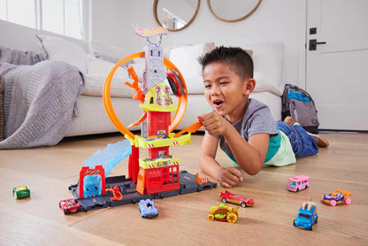 Hot Wheels City with 1 Toy Car, Kid-Powered Elevator, Water-Like Ramp, Track-Play Features, Connects to Other Sets, Fire Station with Super Loop, HKX41