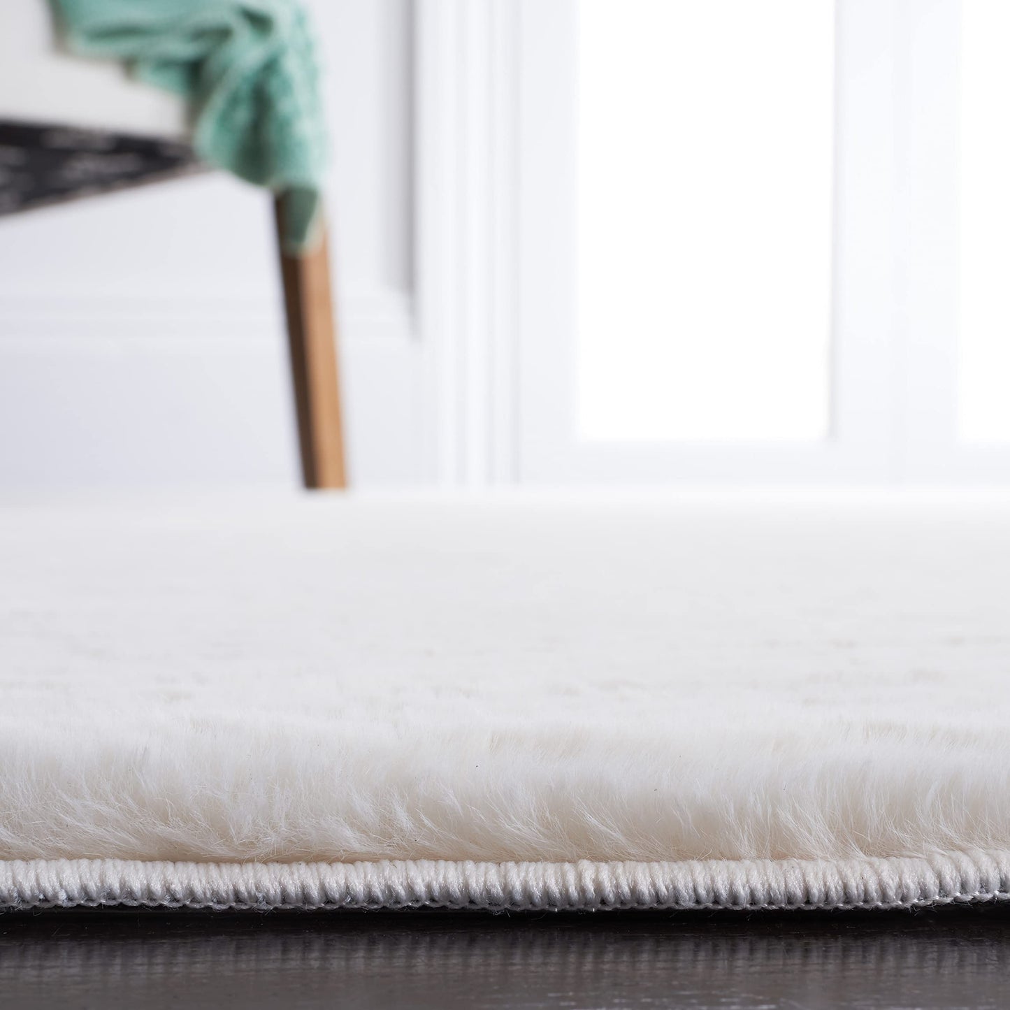 SAFAVIEH Washable Rug Faux Rabbit Fur Shag Collection - 5' x 7', Off-White, Slip Resistant & Easy Cleaning, Ideal for Living Room, Bedroom, Kids Playroom, Nursery, Dining Space (FRF500A)