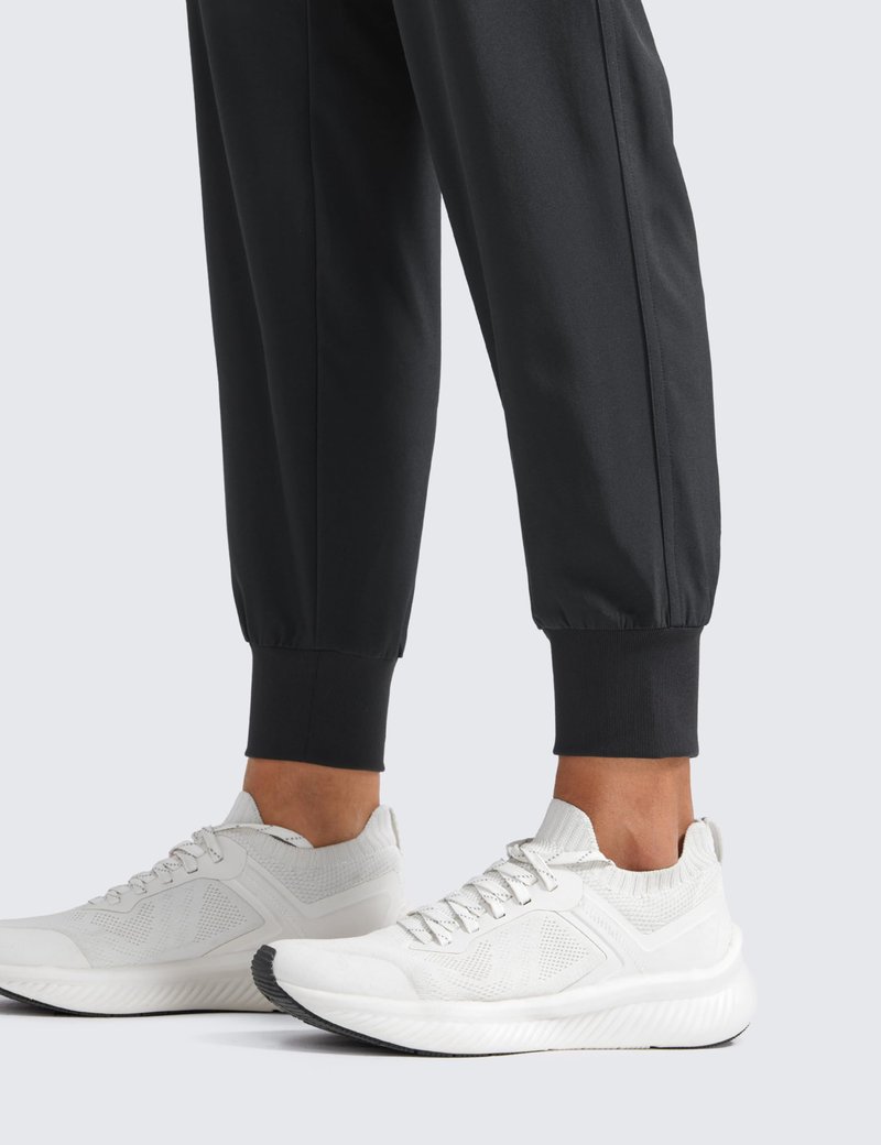 CRZ YOGA Women's Lightweight Workout Joggers 27.5" - Travel Casual Outdoor Running Athletic Track Hiking Pants with Pockets Black Medium