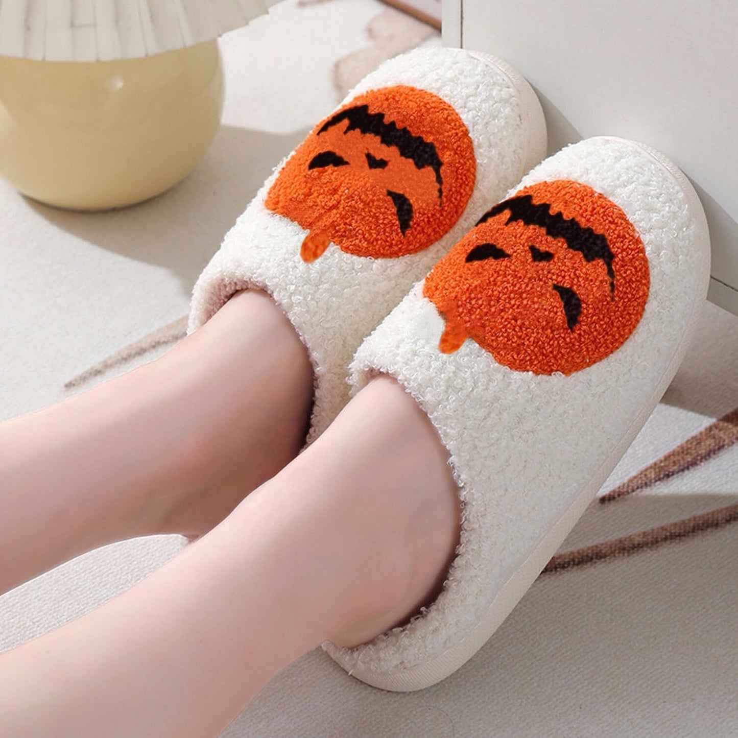 V OPXIN Halloween Slippers for Women Men Pumpkin Spooky Ghost Slippers Cozy Plush Warm Slip-on House Slippers Shoes for Indoor Outdoor Halloween Gifts