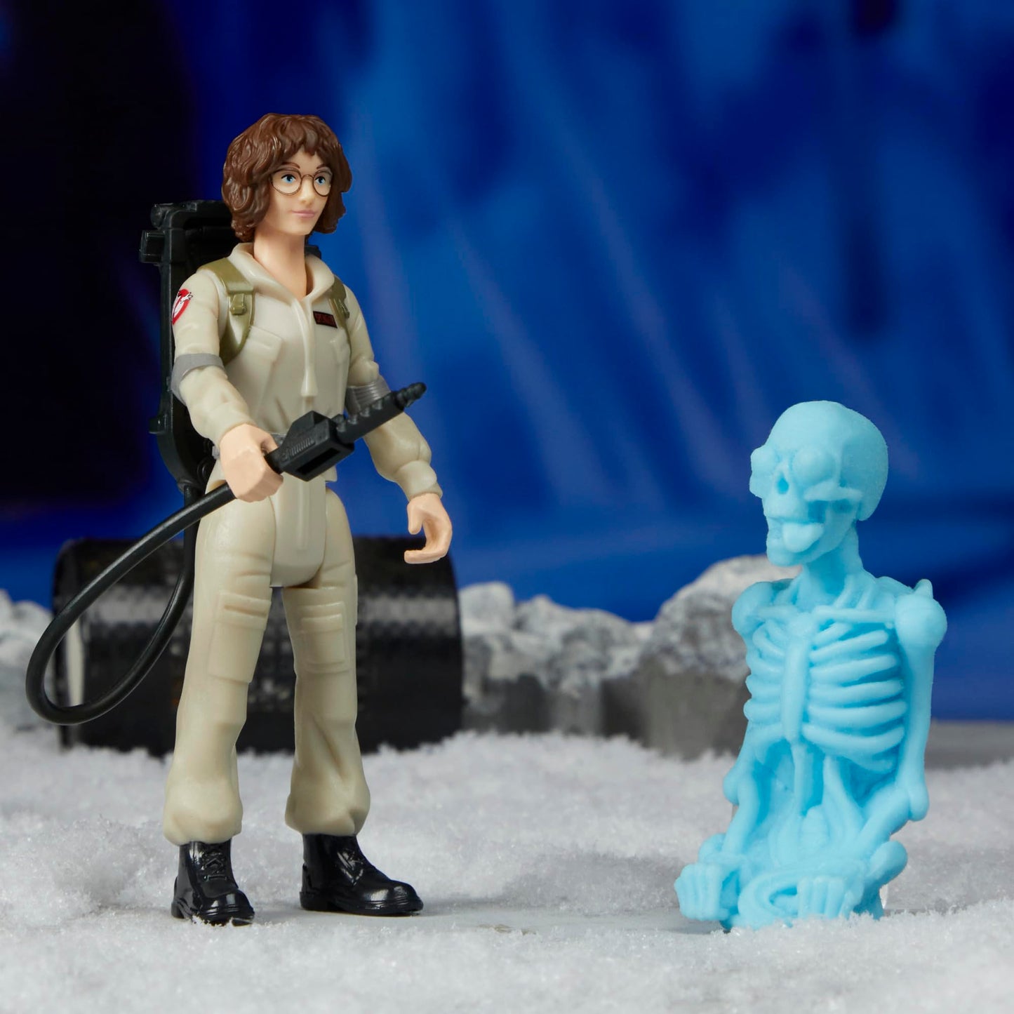 Ghostbusters Fright Features Phoebe Spengler Action Figure with Ecto-Stretch Tech Bonesy Ghost Toy Accessory, Toys for Kids Ages 4+