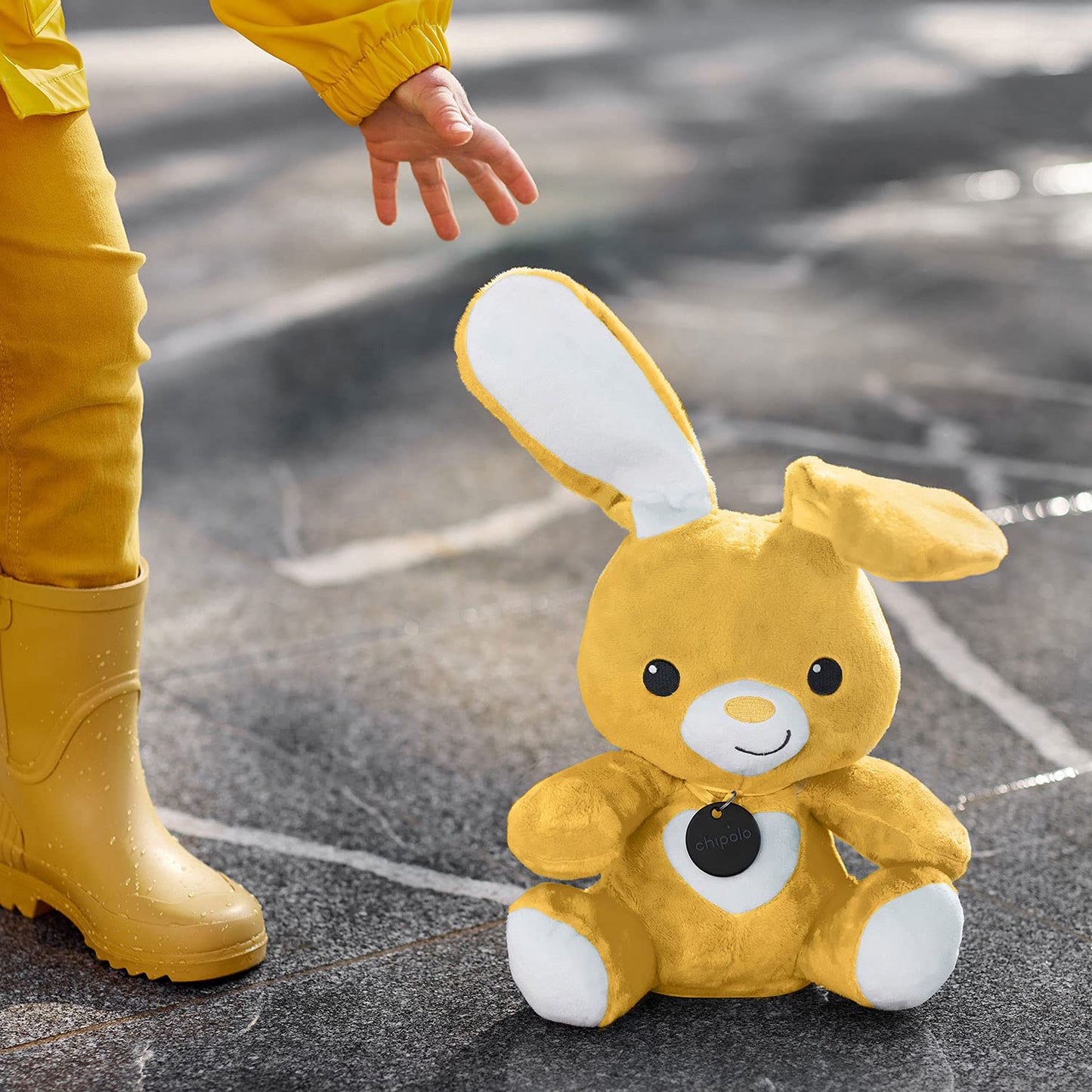 Chipolo ONE Spot - 4 Pack - Finder, Bluetooth Tracker - Works with The Apple Find My app (only for iOS) (Almost Black)