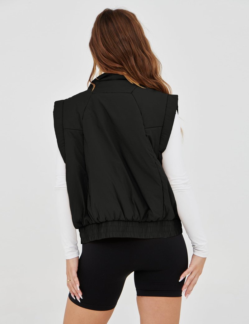 Lviefent Womens Puffer Vest Cropped Lightweight Button Down Quilted Vest Sleeveless Padded Gilet Coat with Pockets (Black-S)