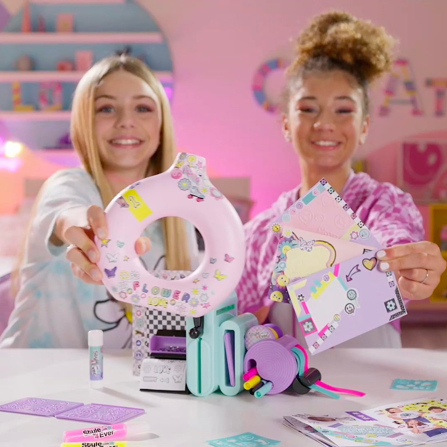 Scrapbooking 3 in 1 Station - Customise Your Notebook - 150+ DIY Accessories Included, Hours of Creativity, Embossing, Tapes and and Sticker Factory