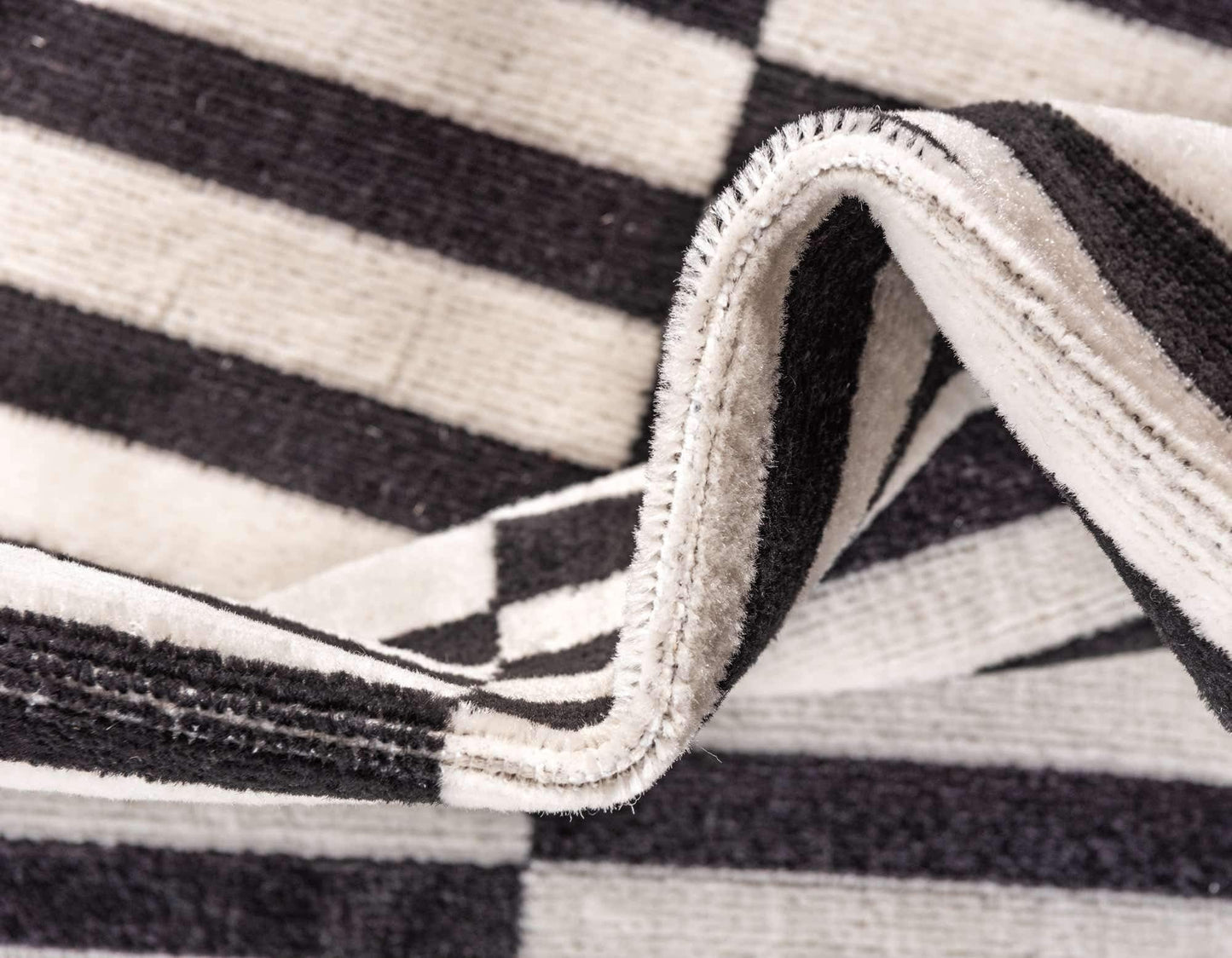 Unique Loom Williamsburg Collection Casual Transitional Thick Alternating Stripes Area Rug (6' 0 x 9' 0 Rectangular, Black/Beige)