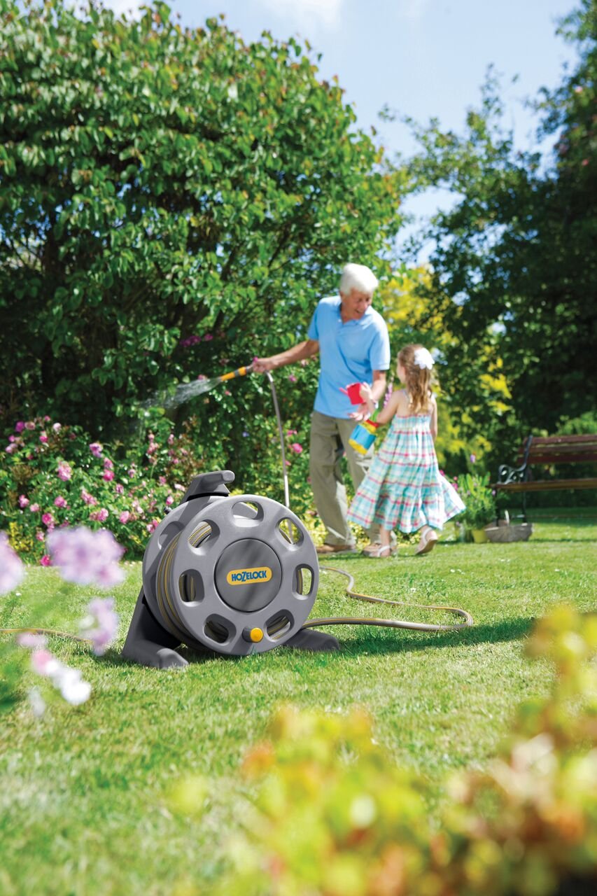 HOZELOCK - Compact Hose Reel 25m (ø 12.5 mm) : Integrated Handle, Supplied with 25m of Multi-purpose Hose, Fittings and Nozzle, Max. Capacity 30m [2412P0275]