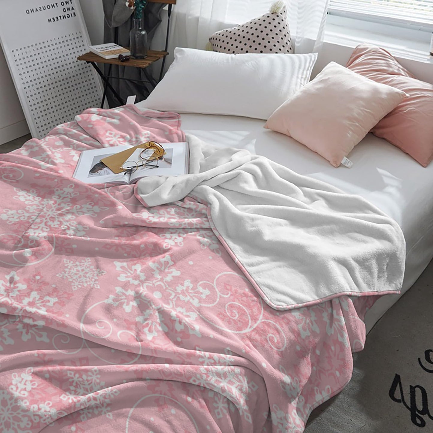 Christmas Throw Blankets, Pink White Snowflakes Pattern Soft Fleece Blanket Decorative for Home Sofa Couch Chair Living Bedroom,40x50 Inches, Winter