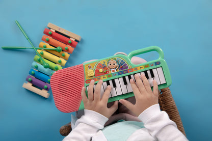 CoComelon First Act Musical Keyboard, 23 Keys; Music and ABC Songs Pre-Recorded, Educational Music Toys, Carry N’ Go Handle