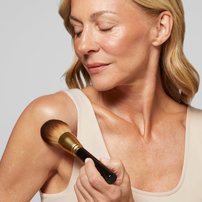 LAURA GELLER NEW YORK Retractable Black Kabuki Brush for Liquid, Cream and Powder Face Makeup With Aluminum Handle
