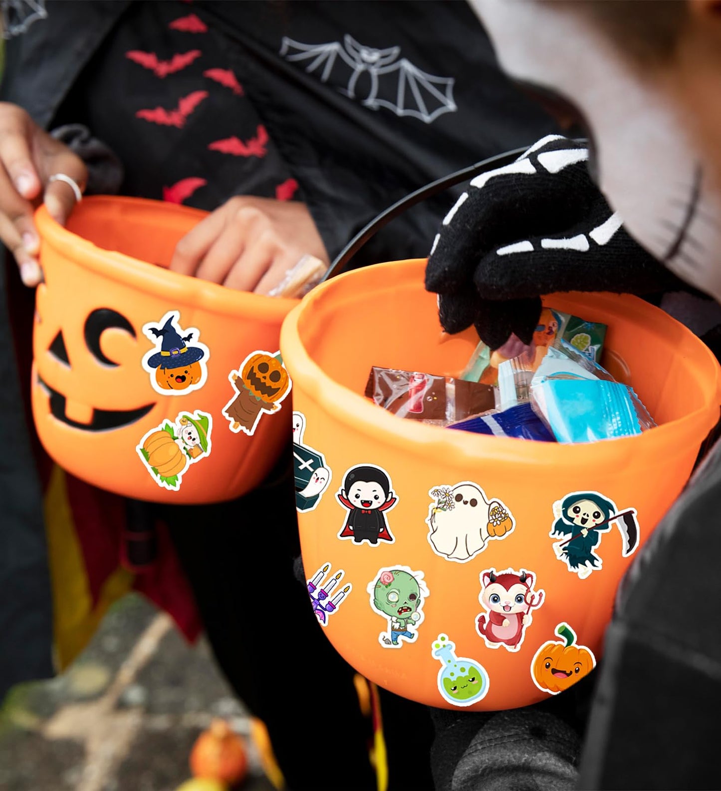 HSHFAMIIY Halloween Party Favors, Halloween Stickers, 100 PCS Non Repeating Vinyl Waterproof Stickers for Kids, Hall-oween Decorations Games Treats Classroom Crafts Gifts Party Supplies
