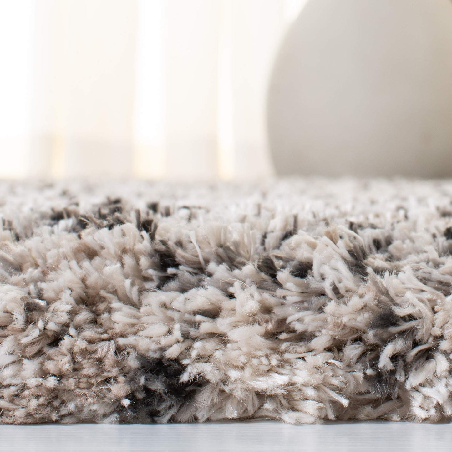 SAFAVIEH Iceland Shag Collection Accent Rug - 4' x 6', Cream & Grey, Modern Design, Easy Care, 2.5-inch Thick Ideal for High Traffic Areas in Entryway, Living Room, Bedroom (ISG519A)