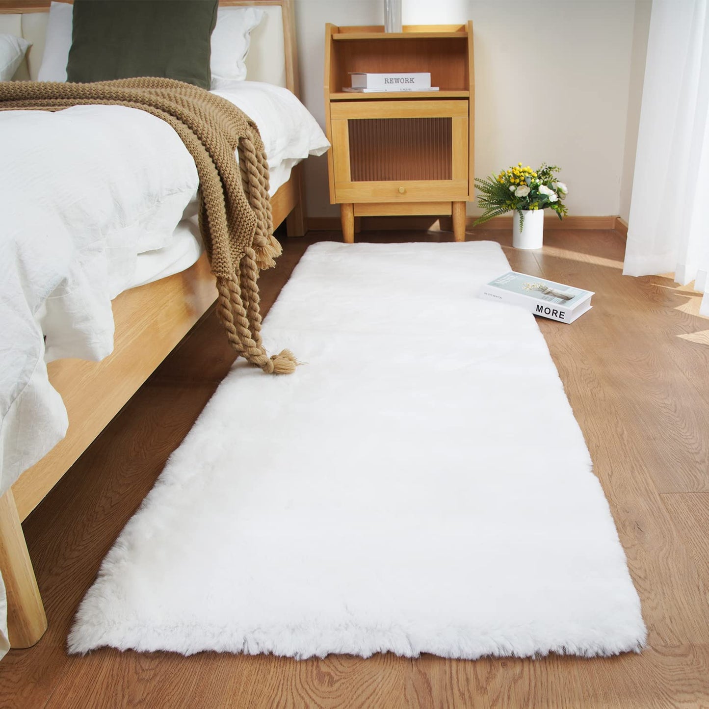 Ghouse Ultra Soft Faux Rabbit Fur Rug 3x5, Machine Washable Area Rugs for Bedroom Fluffy Rugs for Living Room, No-Shedding Carpet Sheepskin Rug White
