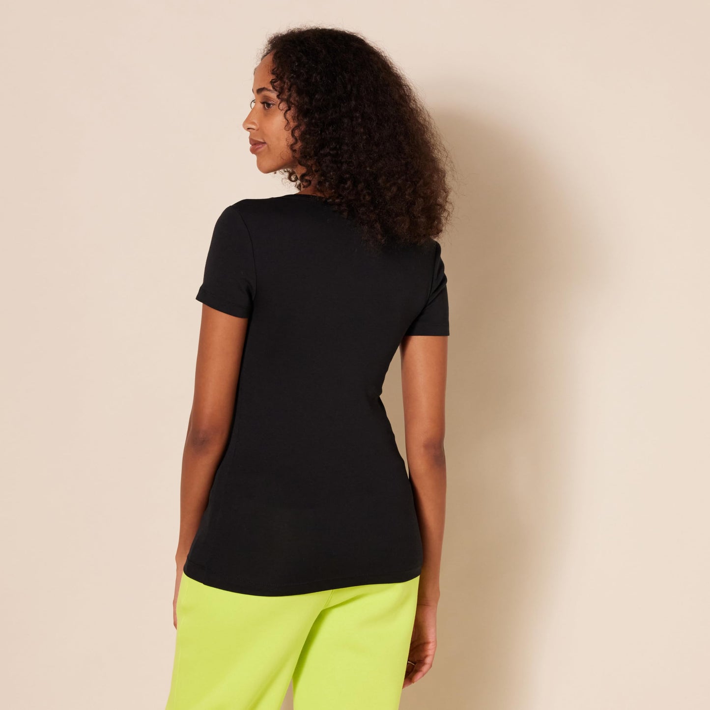 Amazon Essentials Women's Slim-Fit Short-Sleeve V-Neck T-Shirt, Pack of 2, Black, X-Small