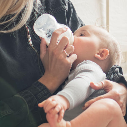 Tommee Tippee Natural Start Baby Bottles for 0m+, Pack of 3 260ml Baby Bottles, with Slow Flow Breast-Like Teat for a Natural Latch, Self-Sterilising and BPA Free, Baby Feeding Essentials