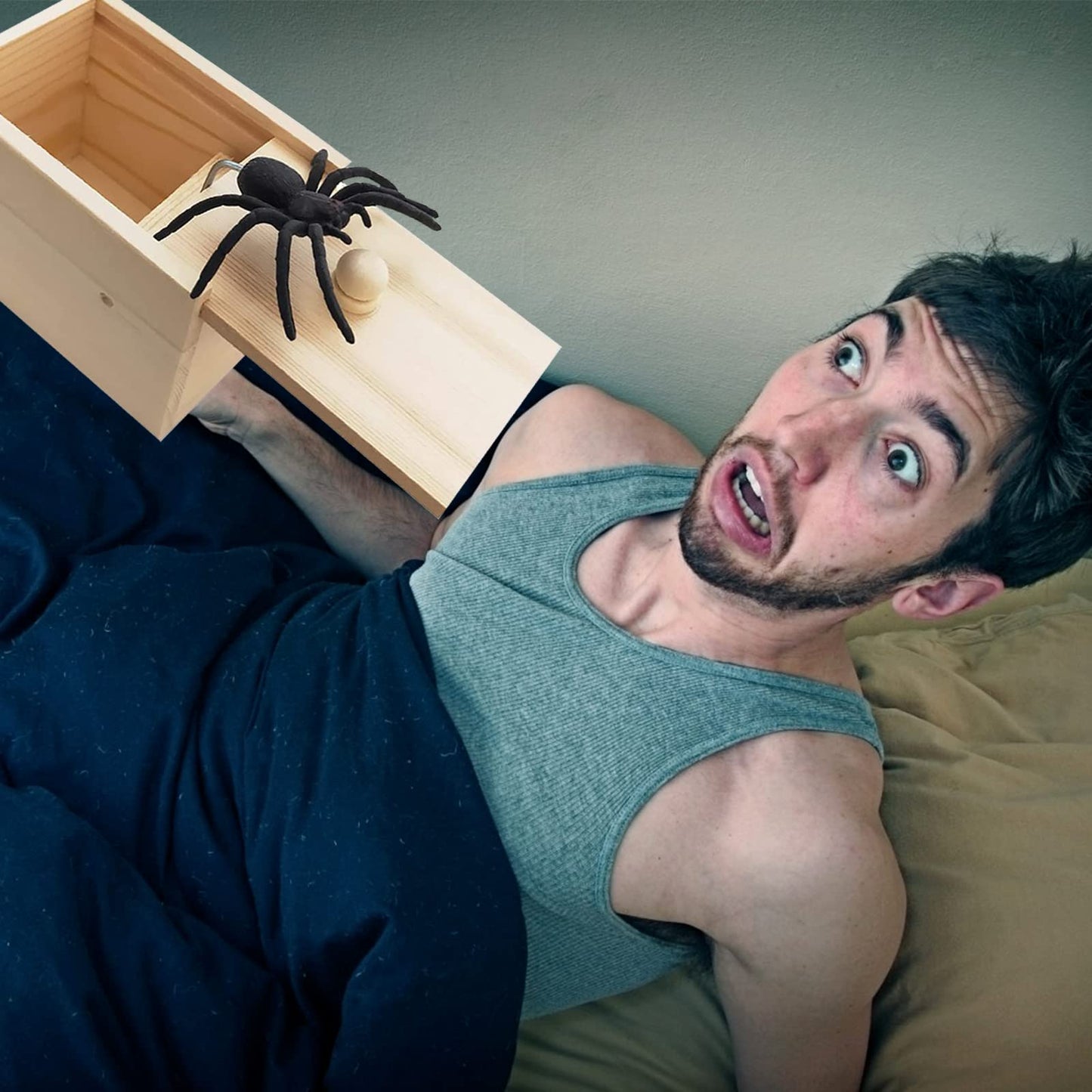 Fudragtn Fake Spider in a Box Prank Gift for Adults Kids,Handmade Wooden Pop Out Scare Surprise Boxes Joke Toys Halloween