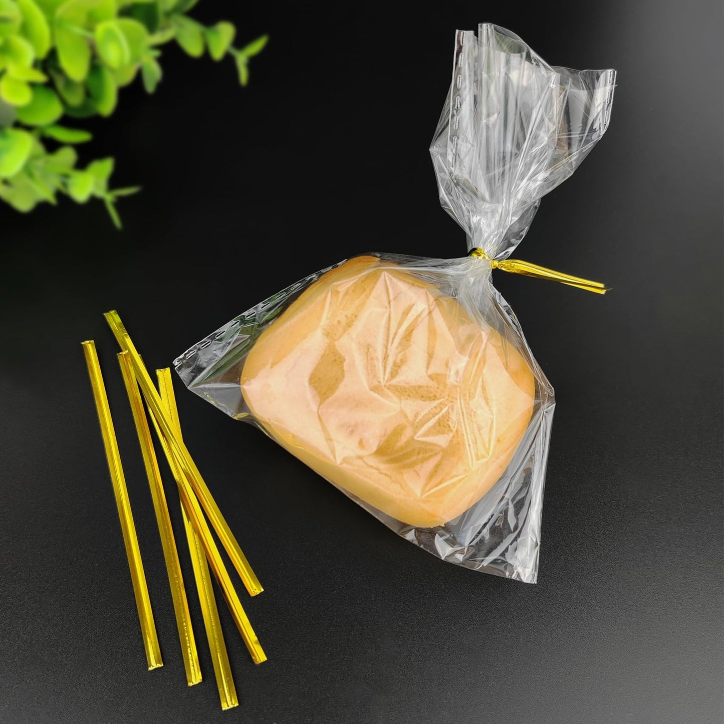 GAADSKCER 400 Pcs Metal Twist Ties 4 Inches Twist Straps for Bread Bags Candy Bags Snack Bags Halloween Party Cake Favor (Red)