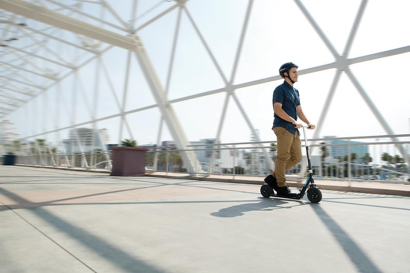 Razor A5 Air Kick Scooter for Kids Ages 8+ - Extra-Long Deck, 8" Pneumatic Rubber Wheels, Foldable, Aluminum Frame, Anti-Rattle Handlebars, For Riders up to 220 lbs