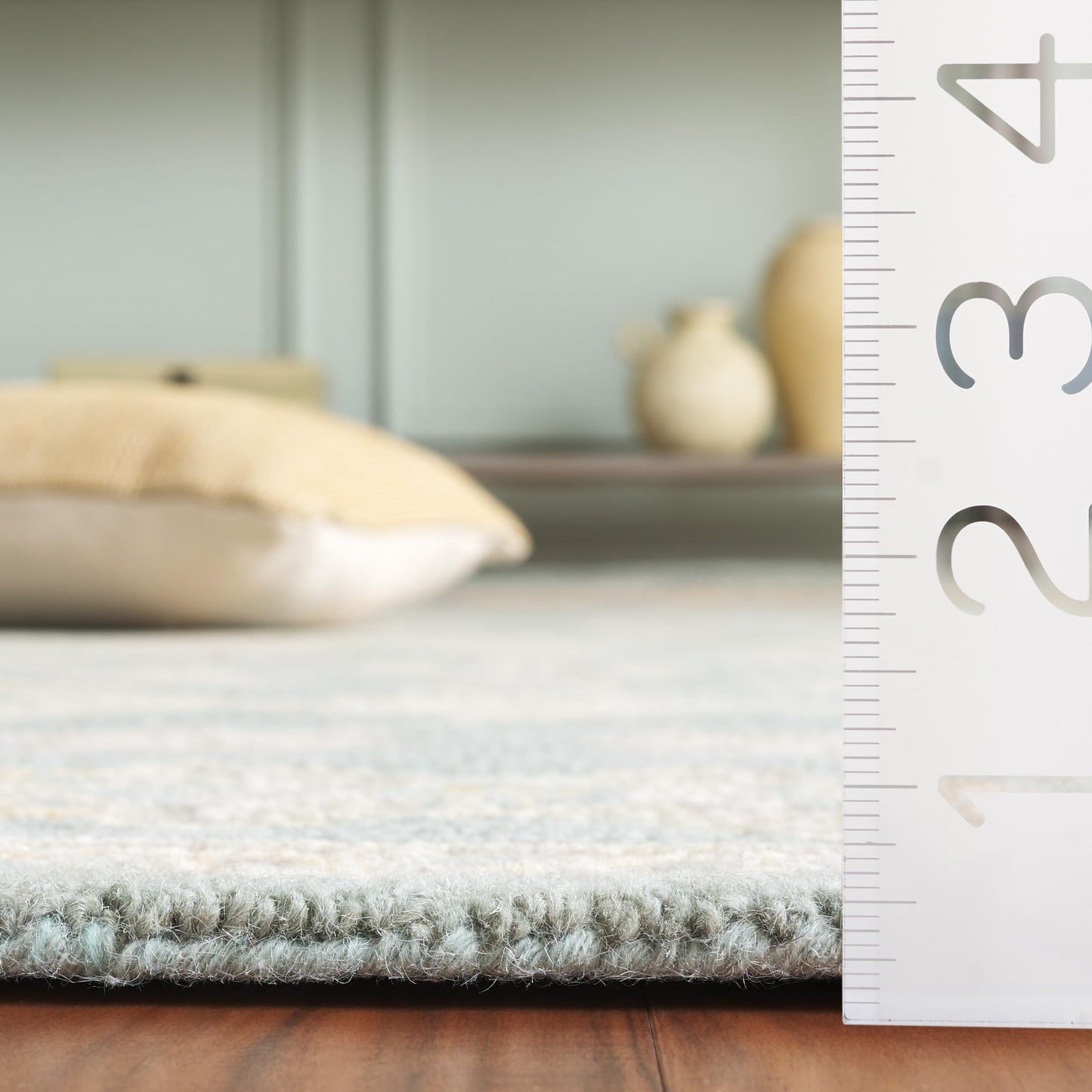 SAFAVIEH Area Rug 6x9 - Blossom Collection - Light Blue & Beige, Handmade Wool, Ideal for Living Room, Bedroom, Dining Space (BLM701L)