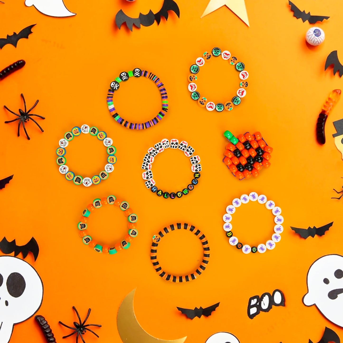 Gionlion 700 Pcs Halloween Polymer Clay Beads Bracelet Making Kit, Pumpkins Skulls Ghosts Spiders Bats Pony Letter Beads for Halloween Party Favors, Toys Gifts for 4+ Year Old Kids
