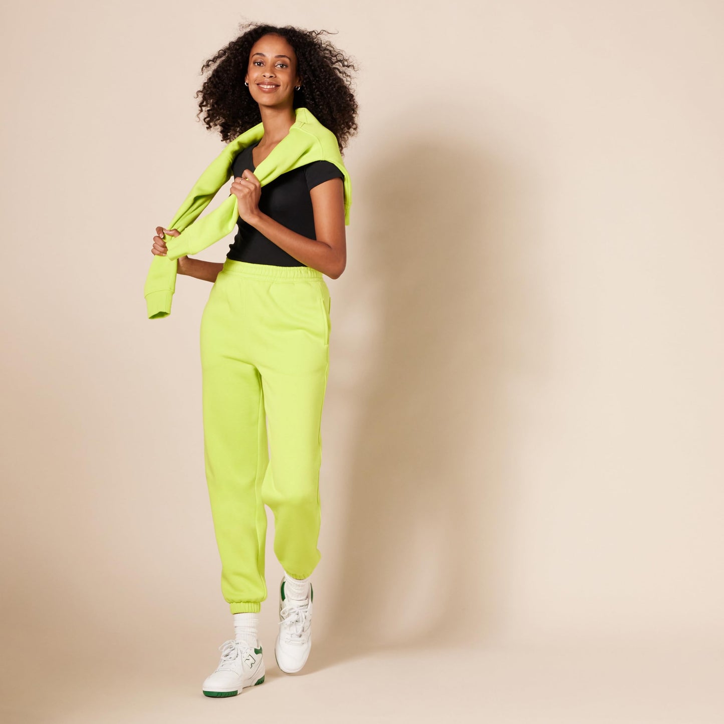 Amazon Essentials Women's Slim-Fit Short-Sleeve V-Neck T-Shirt, Pack of 2, Black, X-Small