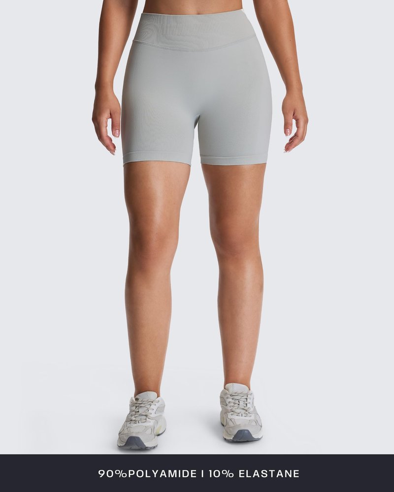 Aoxjox Seamless Workout Biker Shorts for Women Impact Hidden Scrunch Low Waisted Athletic Running Yoga Short 4.5" (Feather Beige, Small)