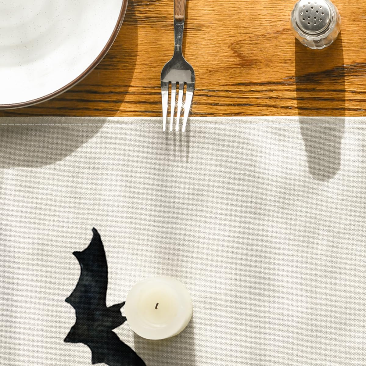 Artoid Mode Silhouette Black Bats Halloween Table Runner, Fall Kitchen Dining Table Decoration for Home Party Decor 13x72 Inch