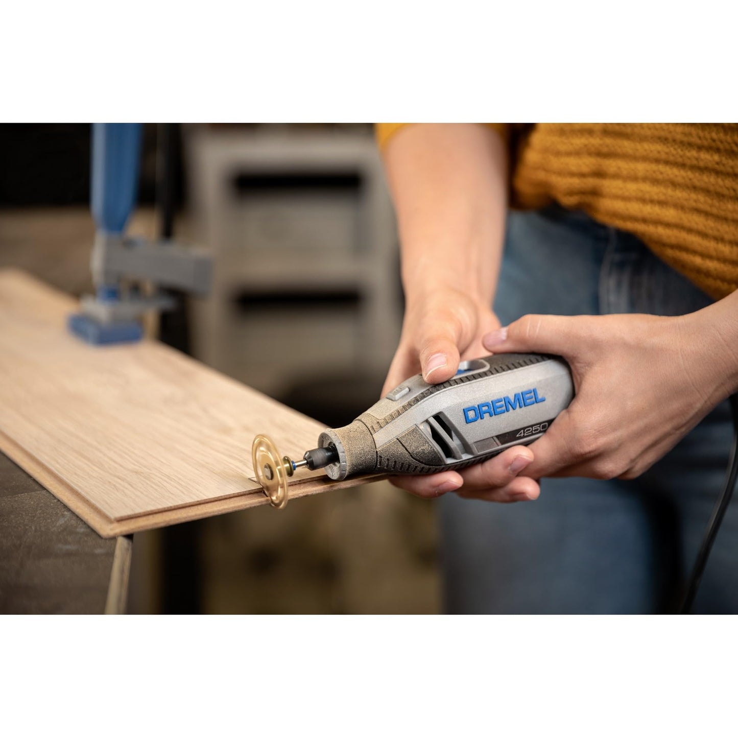 Dremel SC544 SpeedClic Wood Cutting Wheel, Carbide Cutting Disc Rotary Multi Tool Cuts In Wood, Laminates, Chipboard, Plywood, Fibreboard, 38 Mm