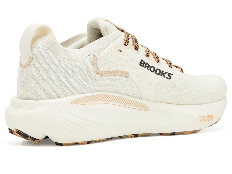 Brooks Womens Adrenaline GTS 25 Coconut/Tofu/Creme 5 Medium