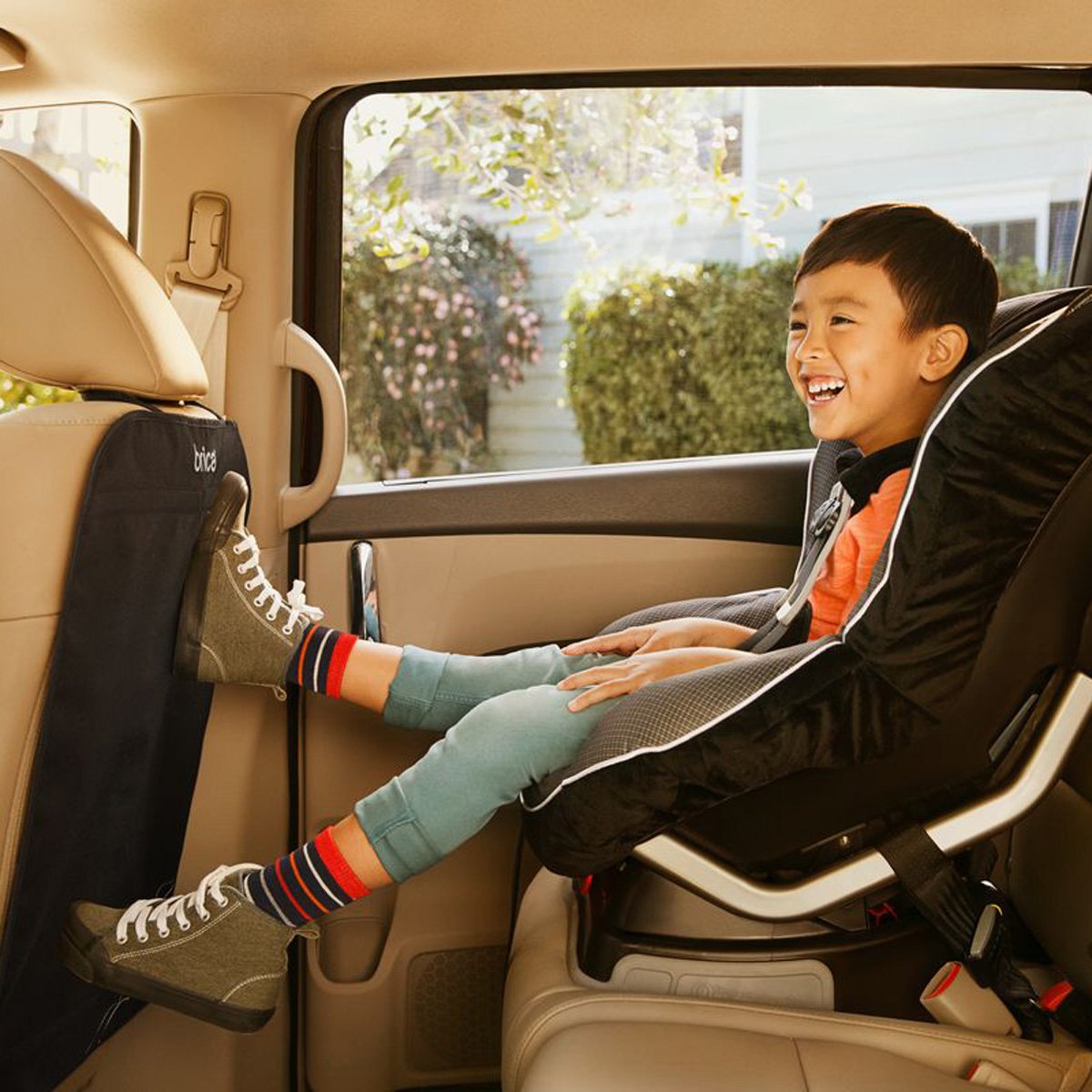 Munchkin Deluxe Extra Large Car Seat Kick Mats, Protects Against Scuffs, Moisture and Dirt, Black, Pack of 2