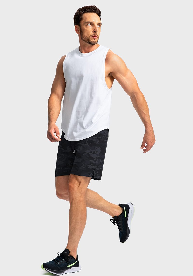 Soothfeel Men's Running Shorts with Zipper Pockets 7 Inch Lightweight Quick Dry Gym Athletic Workout Shorts for Men (Grey Camo, XS)