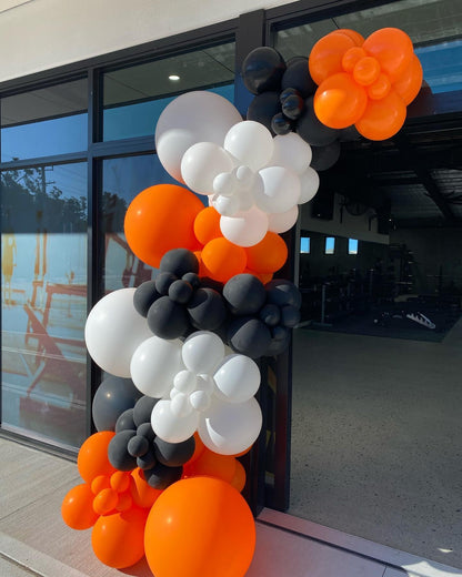 ADOINBY Black White Orange Balloon Arch Kit, 140Pcs Black Orange White Halloween Balloon Garland kit, 18 12 10 5 Inch Different Size Balloons for Halloween Birthday Thanksgiving Day Party Decorations