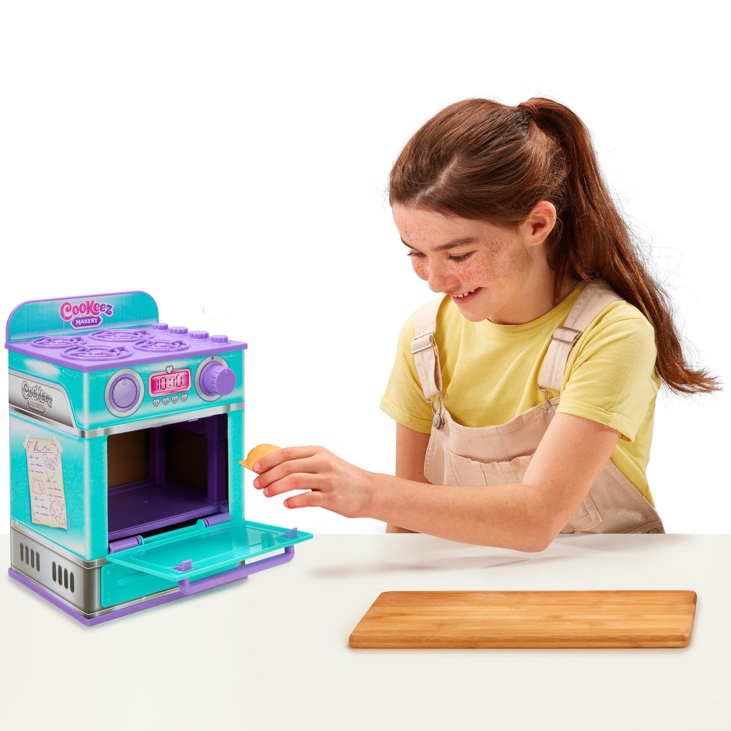 Cookeez Makery Oven, Mix & Make a plush best friend! Place your Dough In The Oven And Be Amazed When A Warm, Scented, Interactive, Comes Out! Which Surprise Bake Will You Make?