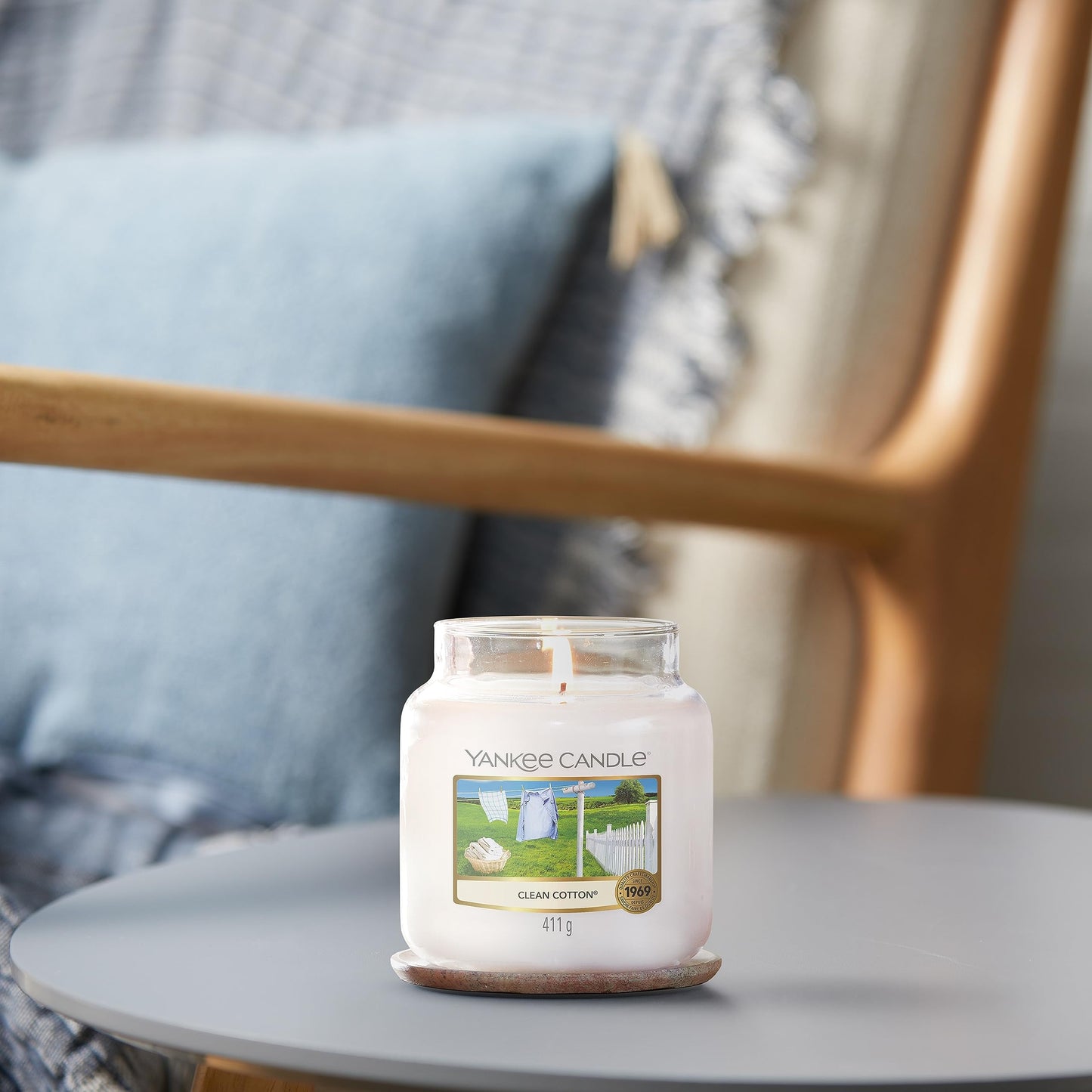 Yankee Candle Scented Candle | Clean Cotton Medium Jar Candle| Long Burning Candles: up to 75 Hours | Gifts for Women