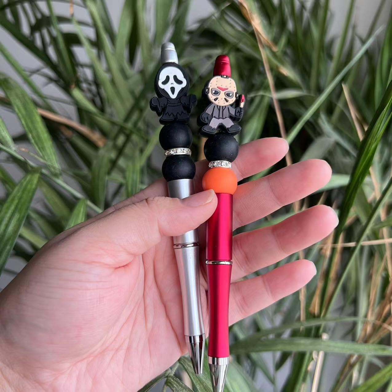 7PCS Horror Beadable Pens Horror Movie Pens Refillable Novelty Ballpoint Pen Set Halloween Spooky Pen Horror School Office Desk Accessories Gift for Adults