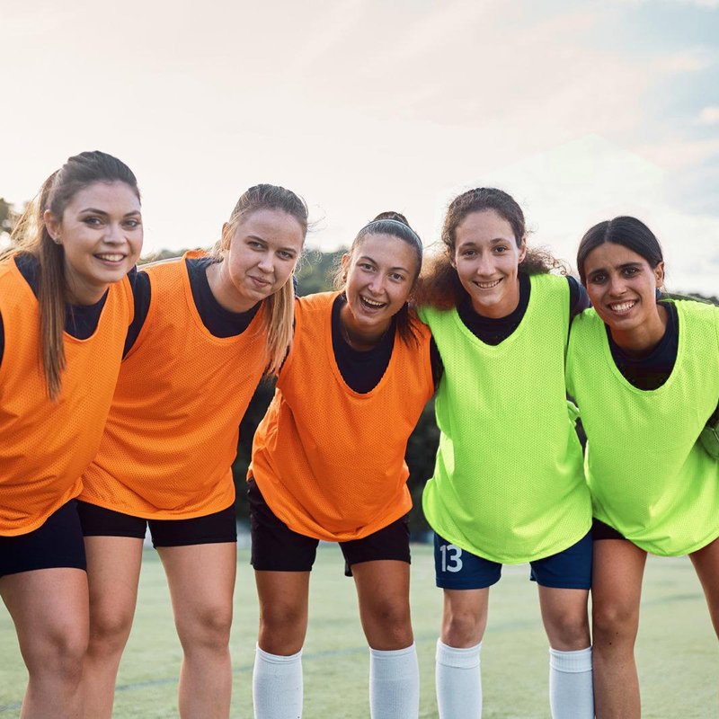Mofech Mesh Scrimmage Pinnies 12 PCS Team Practice Pennies Youth Adult Training Sports Jerseys For Soccer Basketball Football Green & Orange