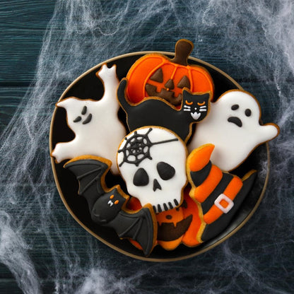 QtoiKce Halloween Cookie Cutters Set,9 Piece Stainless Steel Metal Halloween Cookie Cutters Shapes - Pumpkin, Ghosts, Bat, Black Cat, Witch's Hat, Skull, Coffin, 1, Silver